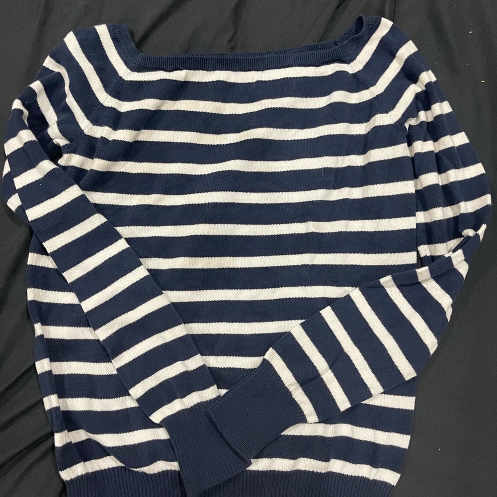 Brandy Melville Off shoulder/ wide boatneck sweatert